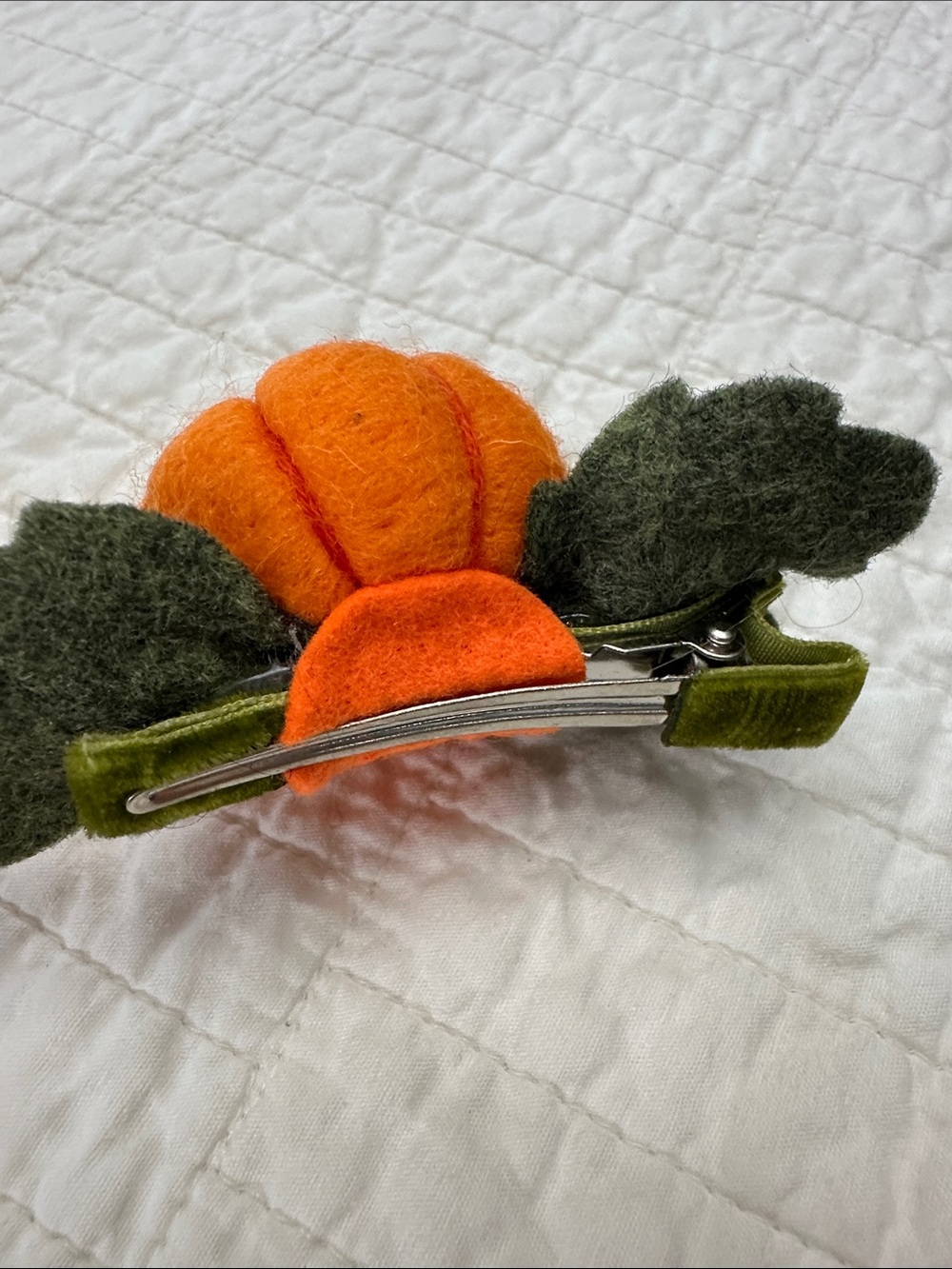 Baby Pumpkin Hair Bow Clip Fall Photo Prop Handmade Halloween Thanksgiving - Picture 3 of 3